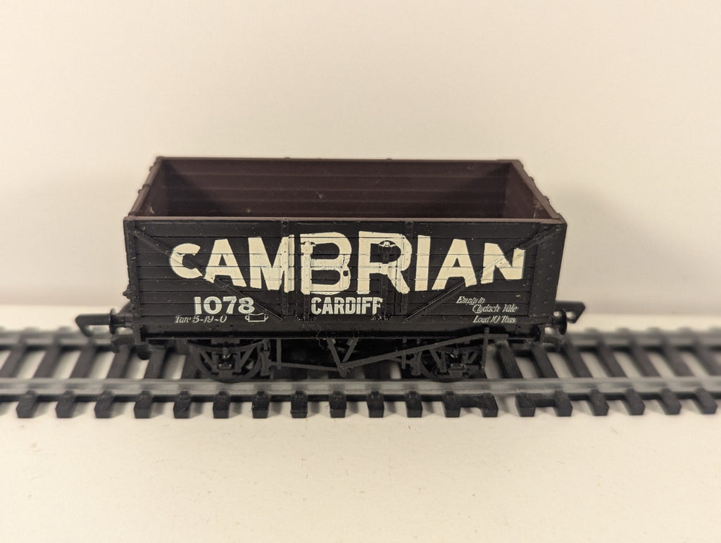 Mainline OO Cambrian Cardiff 7 Plank Wagon 1078