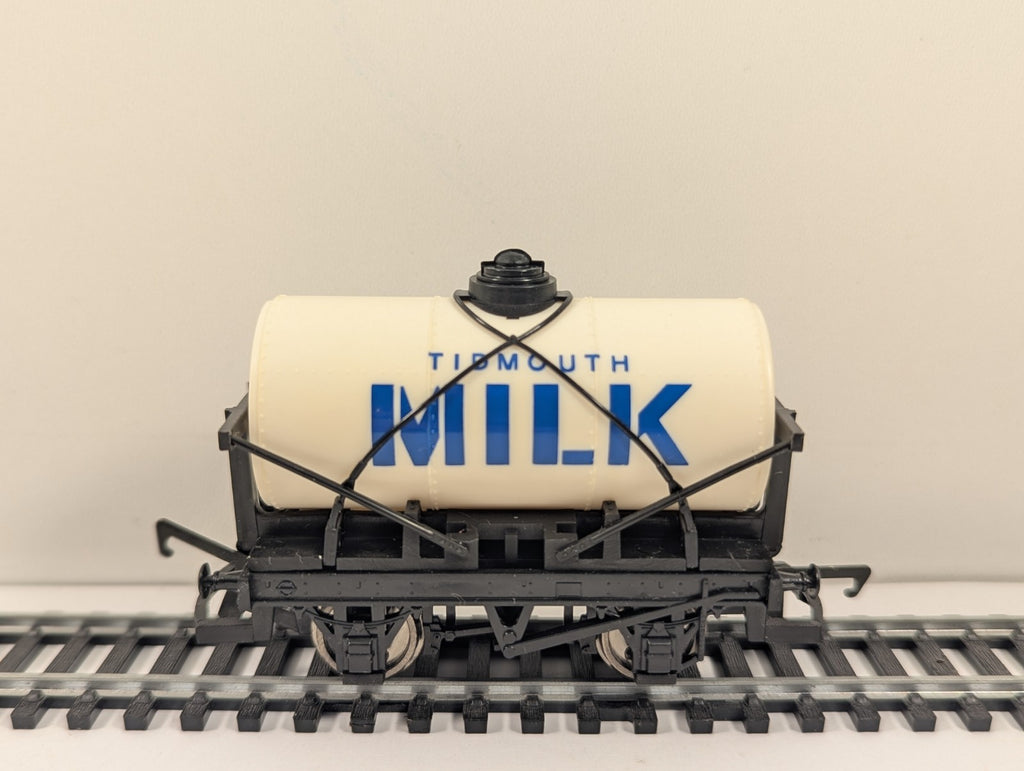 Hornby R105 OO Tidmouth Milk Tank Wagon