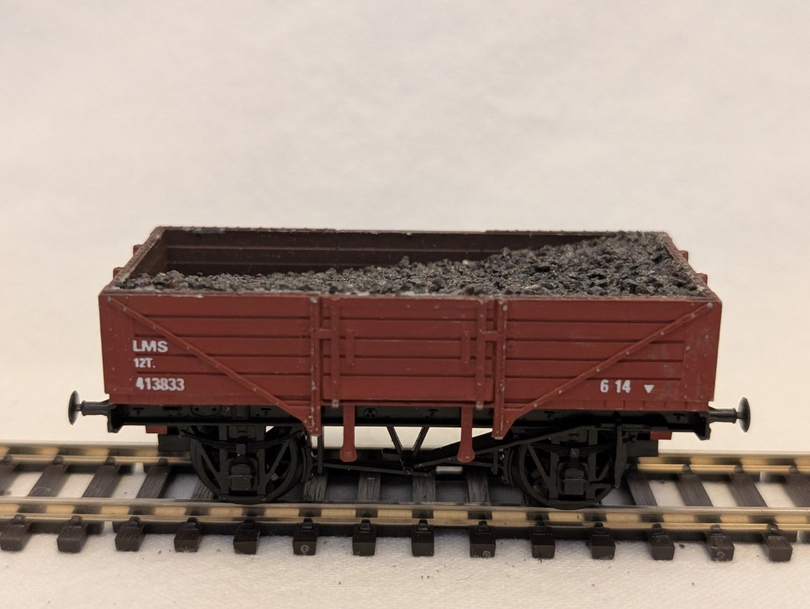 Dapol OO Gauge LMS 5 Plank Open Wagon with Coal Load Goods Wagon 41