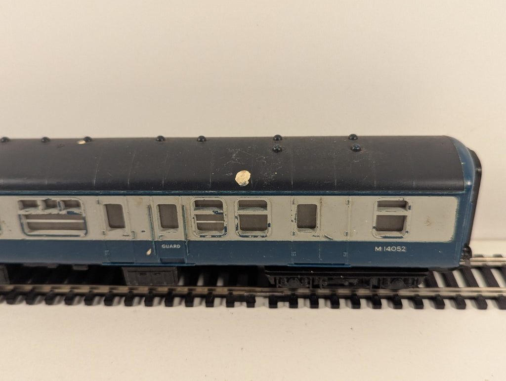 Hornby BR InterCity Mk1 Brake/Corridor Coach M14052 – Needs Deep Clean