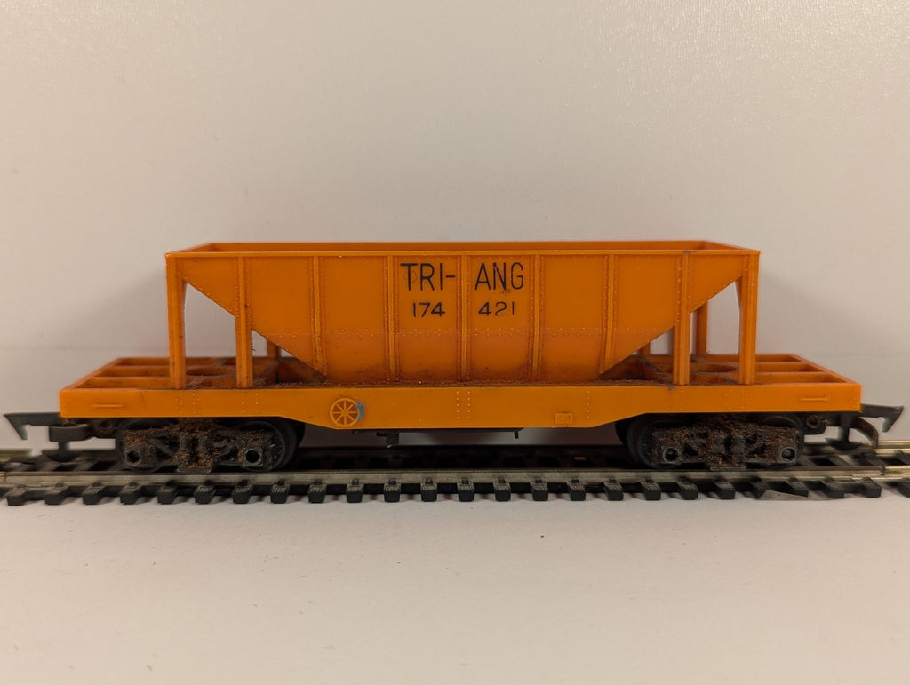 Tri-ang OO Gauge Track Cleaning Car Goods Wagon 174421 Orange R.145