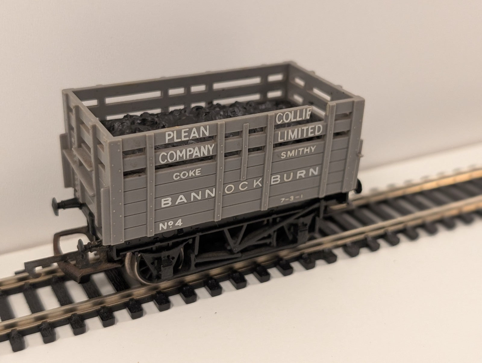 Hornby R101 OO Gauge Coke Wagon – Plean Colliery Company, Bannockburn
