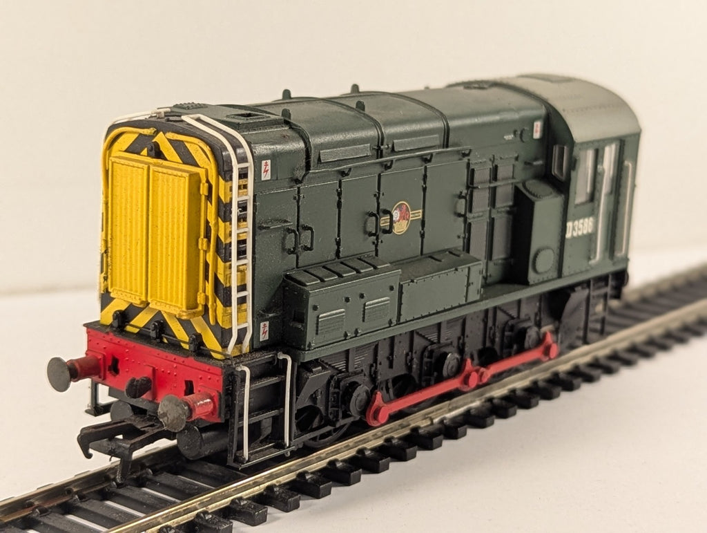 Bachmann OO Gauge Class 08 Diesel Shunter Locomotive D3586