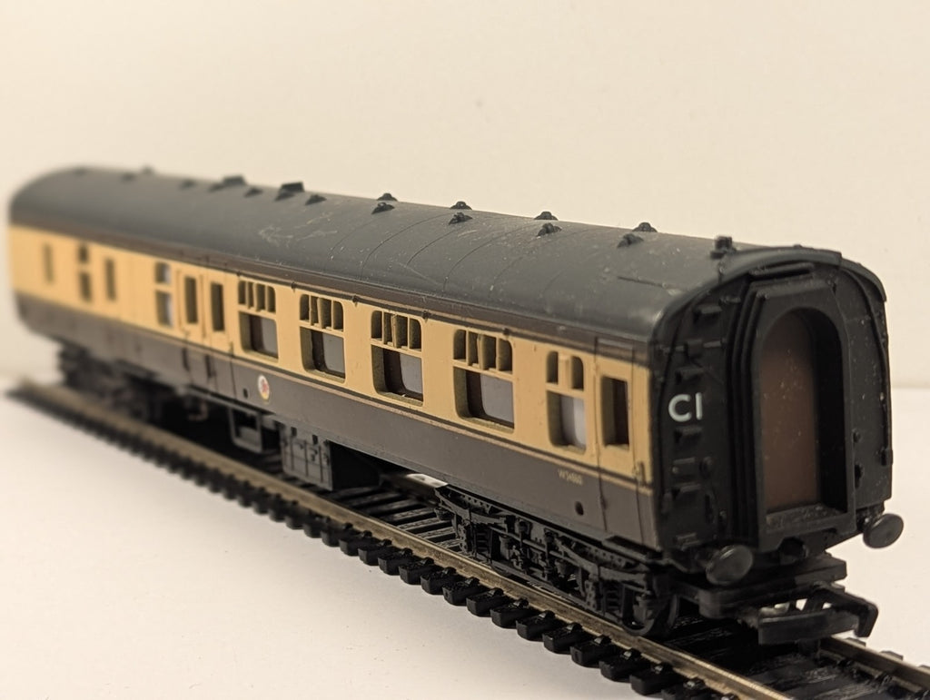 Mainline 37-116 OO Gauge Hawksworth Brake Composite Coach BR Chocolate