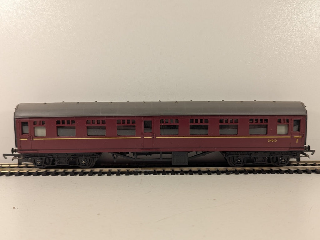 Tri-ang R321 BR Mainline Composite Coach Maroon OO Gauge