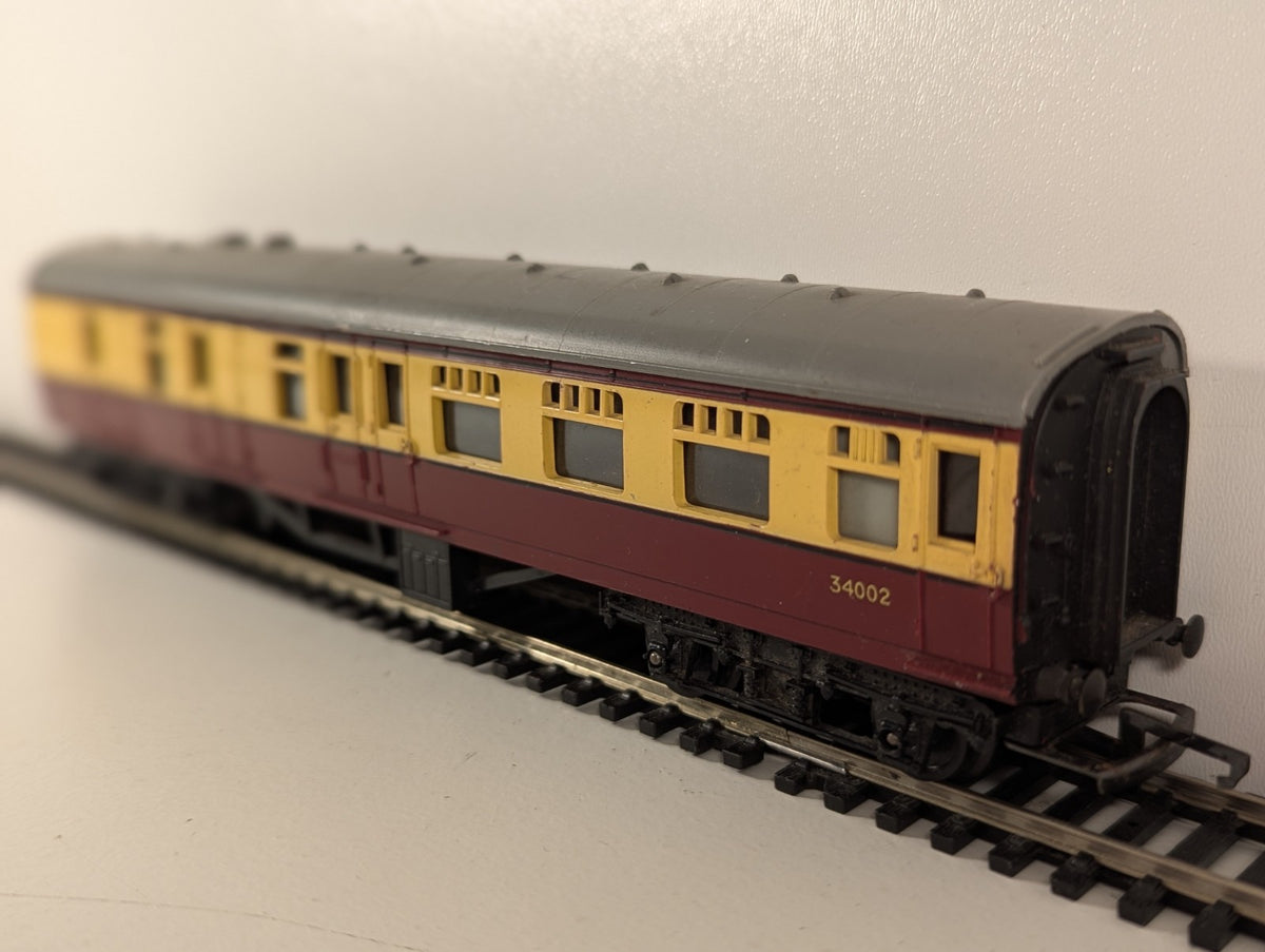Tri-ang R28 OO BR Main Line Brake Coach Blood & Custard