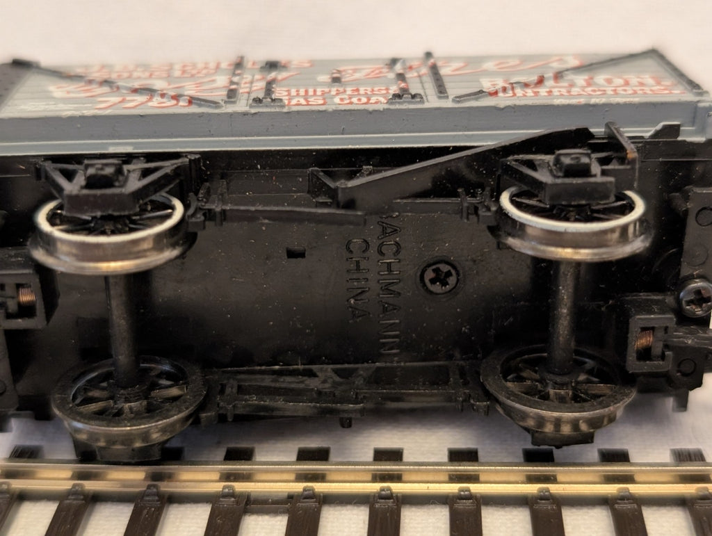 Bachmann OO Gauge 7 Plank Wagon J.B. Scholes & Sons Ltd 'Cosy Fires