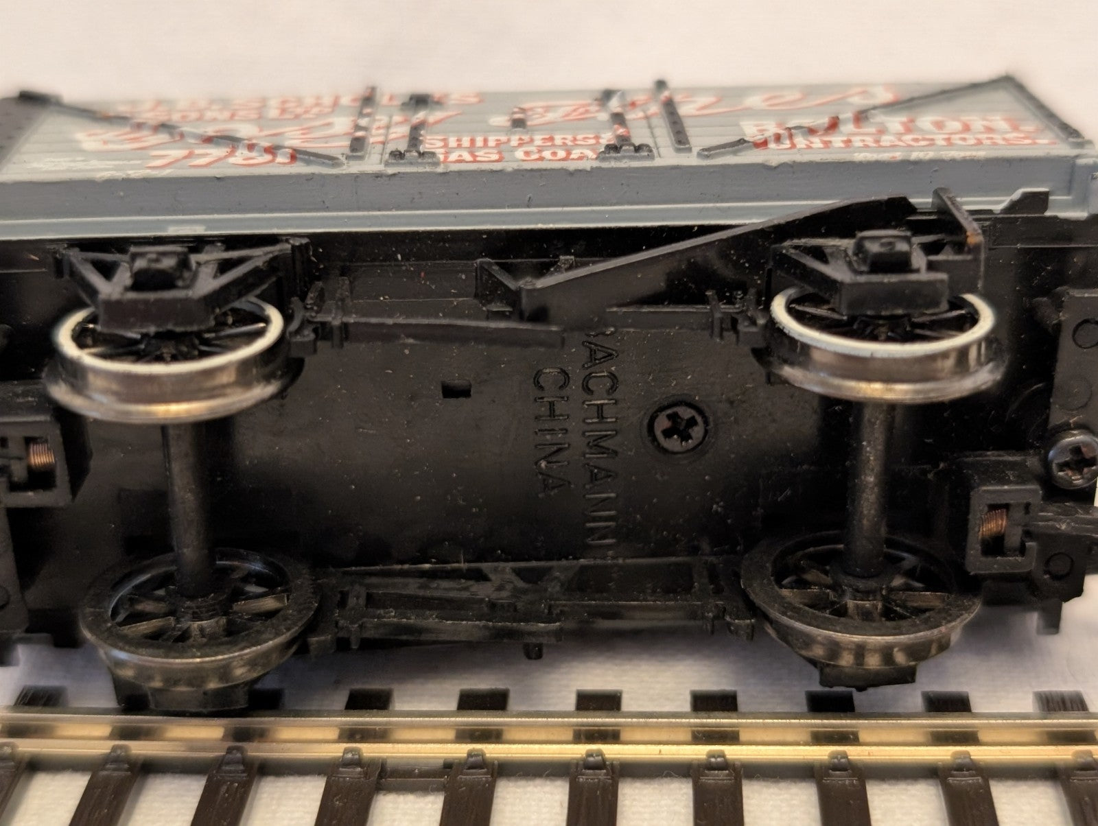 Bachmann OO Gauge 7 Plank Wagon J.B. Scholes & Sons Ltd 'Cosy Fires