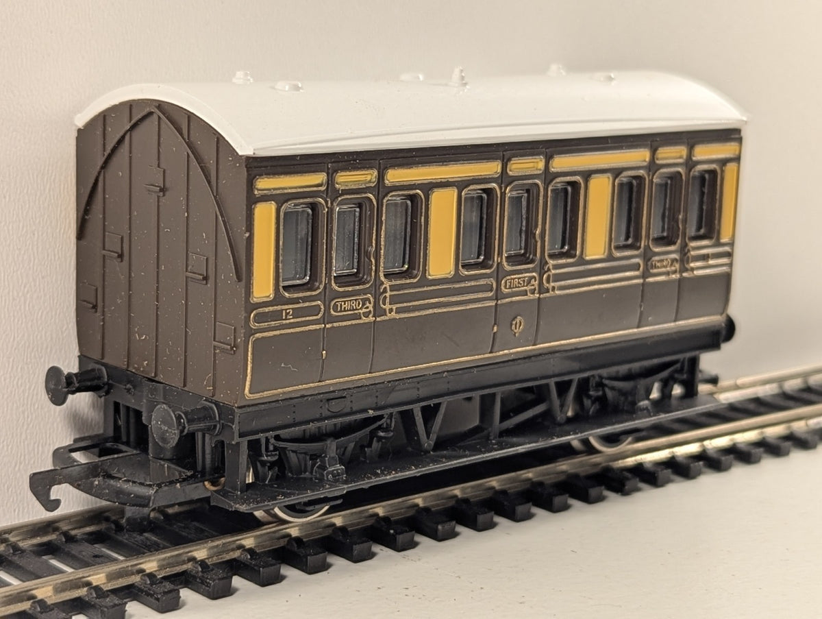 Hornby OO Gauge GWR 4-Wheel Coach R446