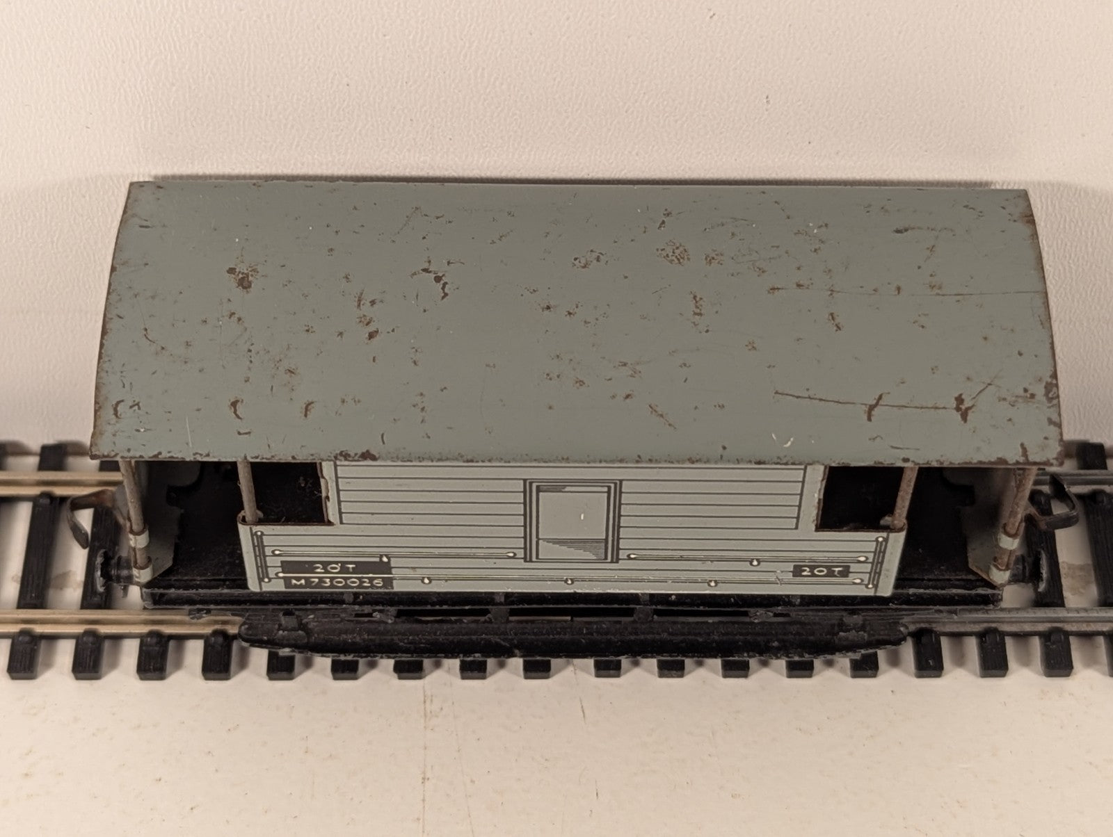 Hornby Dublo OO Gauge BR 20 Ton Goods Brake Van