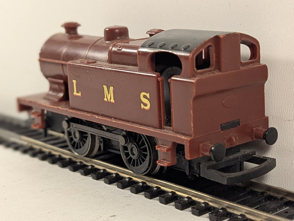 Hornby OO Gauge 0-4-0 Tank Locomotive Steam Locomotive LMS Maroon