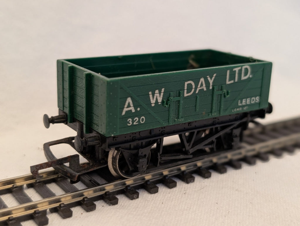 Hornby OO Gauge A.W. Day Ltd. 5-Plank Wagon Goods Wagon 320 A.W. Day