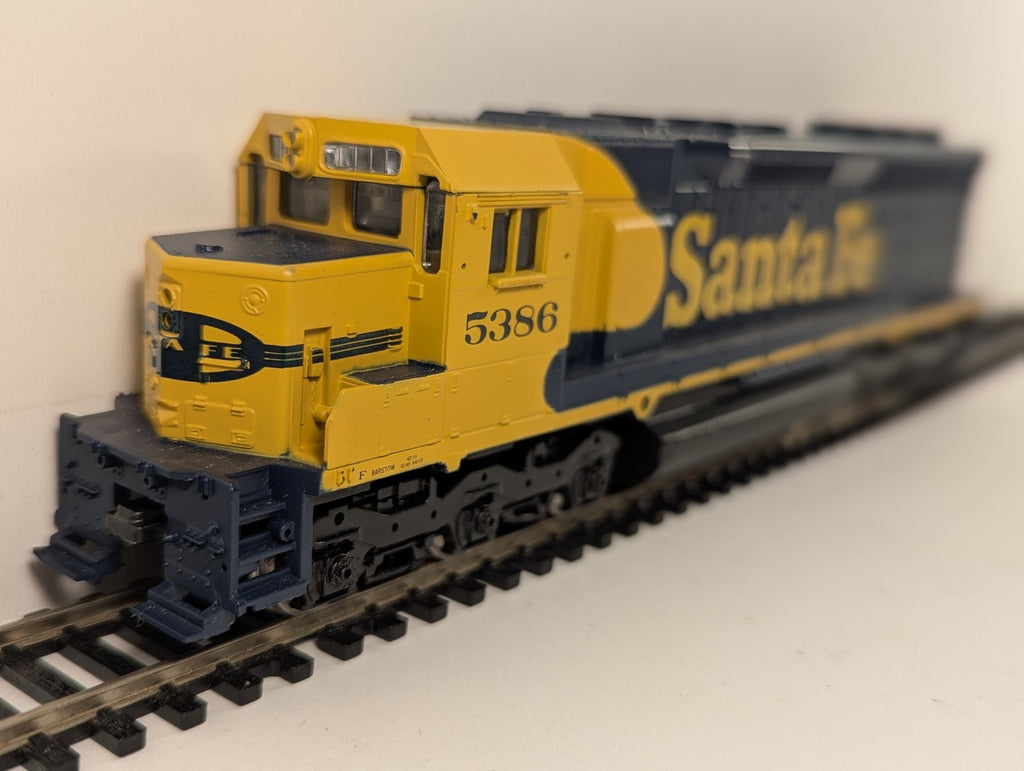 Athearn HO Gauge SD45 Diesel Locomotive 5386 Santa Fe Blue & Yellow 4173