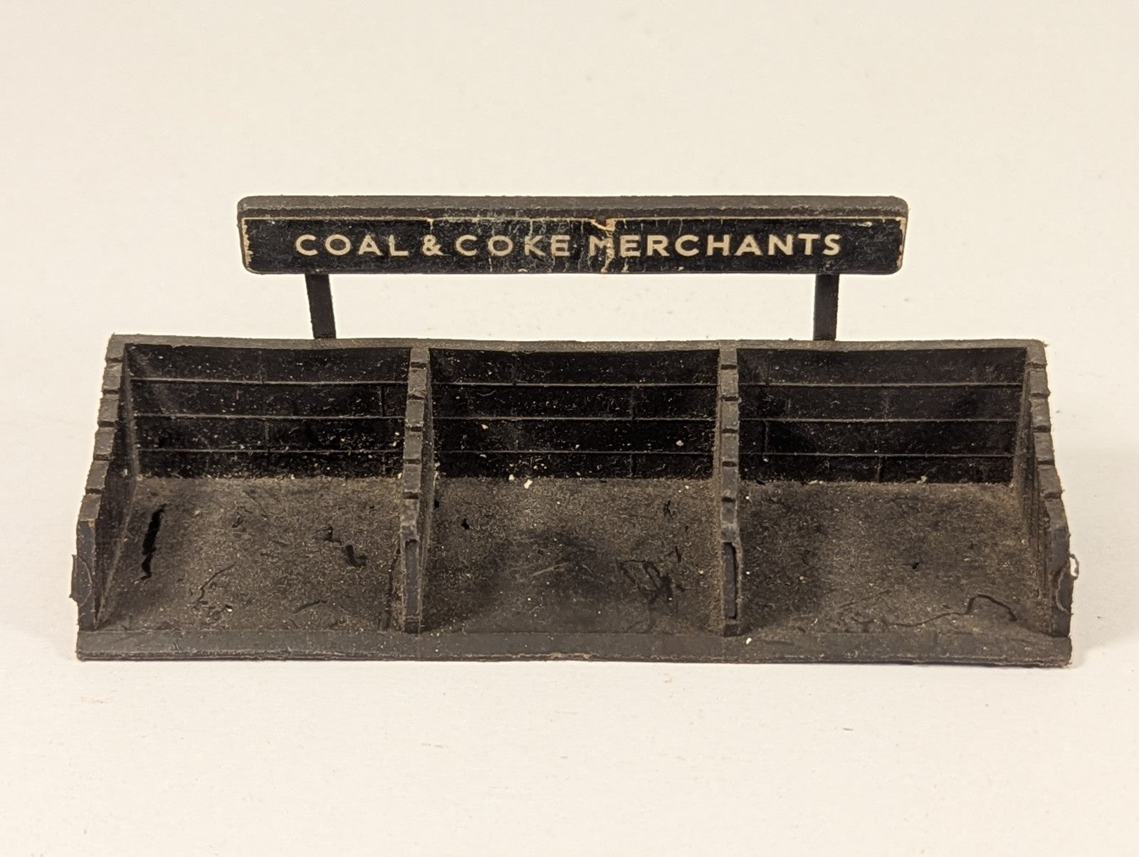 Peco LK-3 OO Gauge Coal Staithes Kit