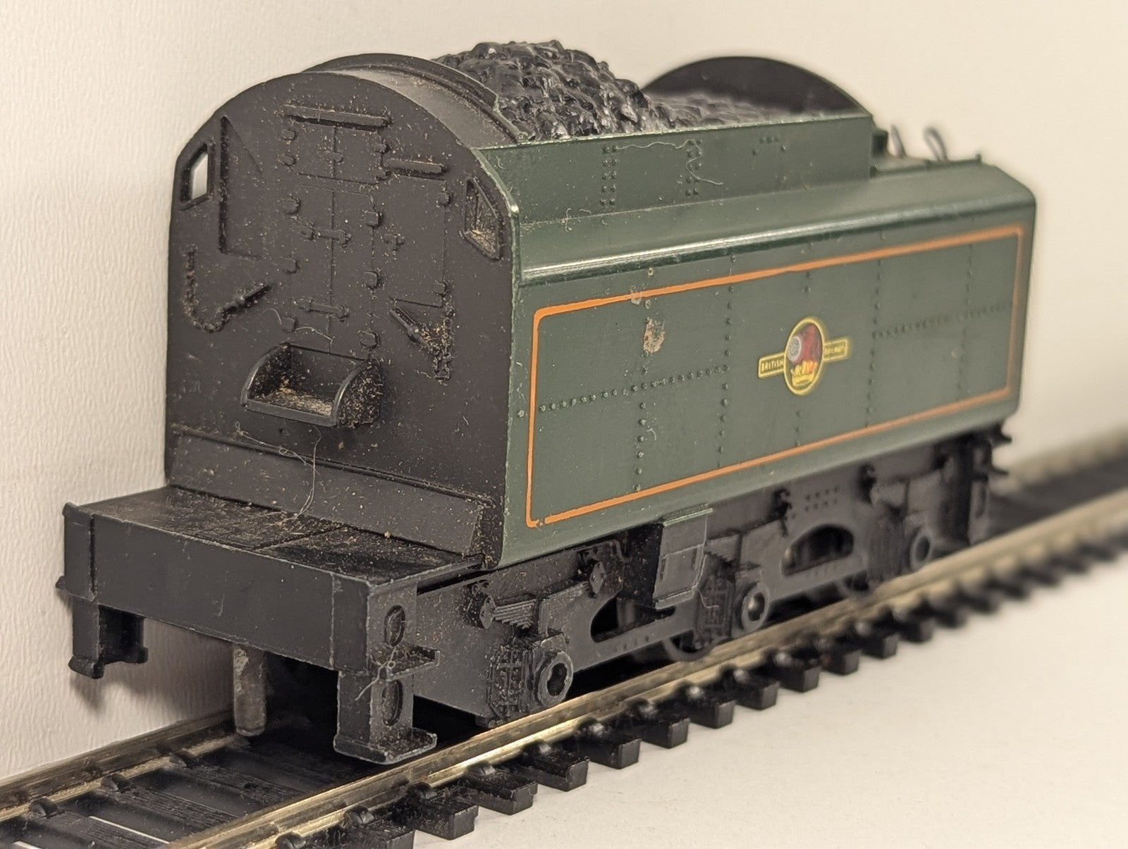 Tri-ang OO Gauge BR 6-Wheel Tender BR Lined Green R.33