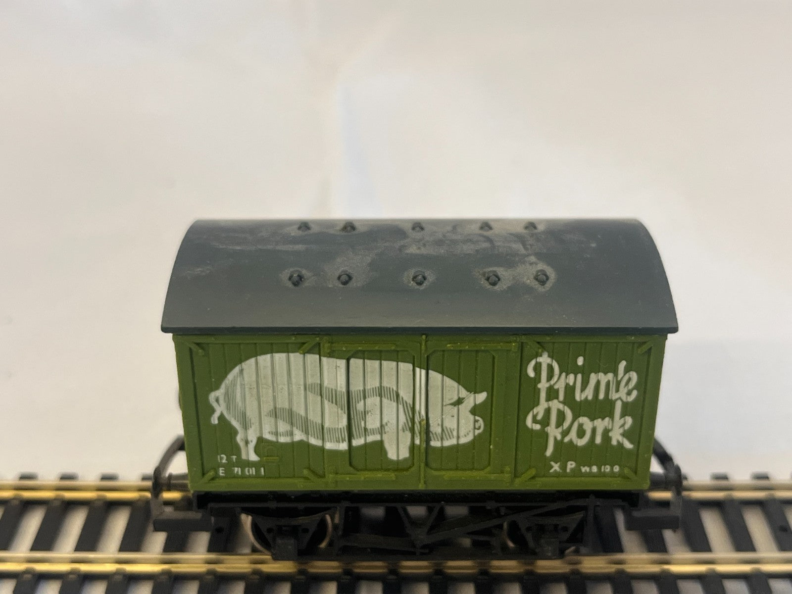Hornby R216 OO Gauge Prime Pork Closed Wagon