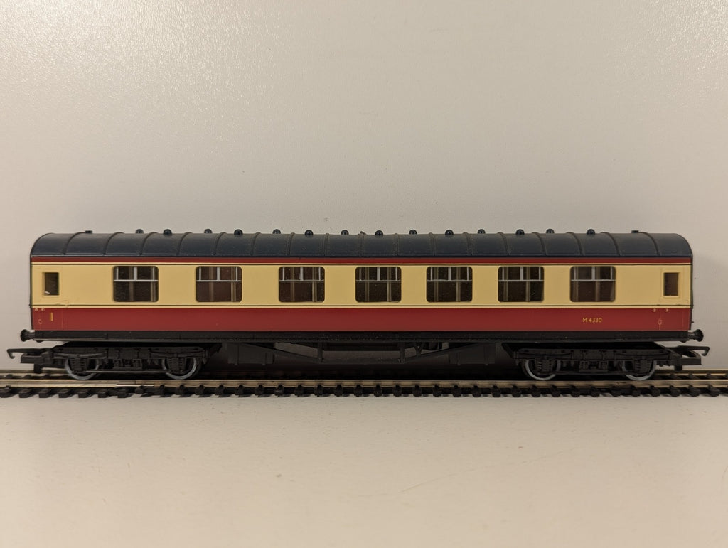 Hornby R423 LMS Composite Coach