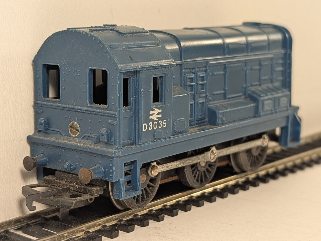 Tri-ang Hornby OO Gauge Class 08 Diesel Shunter Locomotive D3035 BR Blue R152