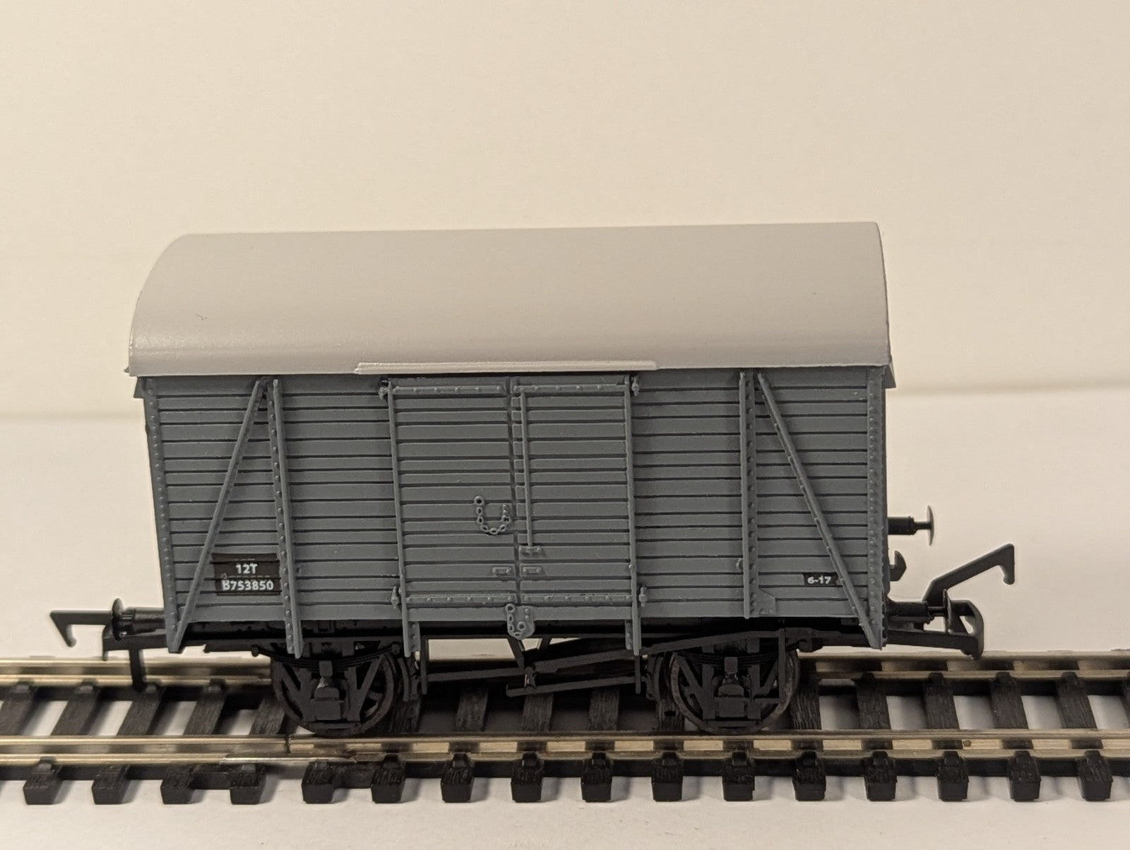 Dapol 4F-021-104 OO Gauge Box Van