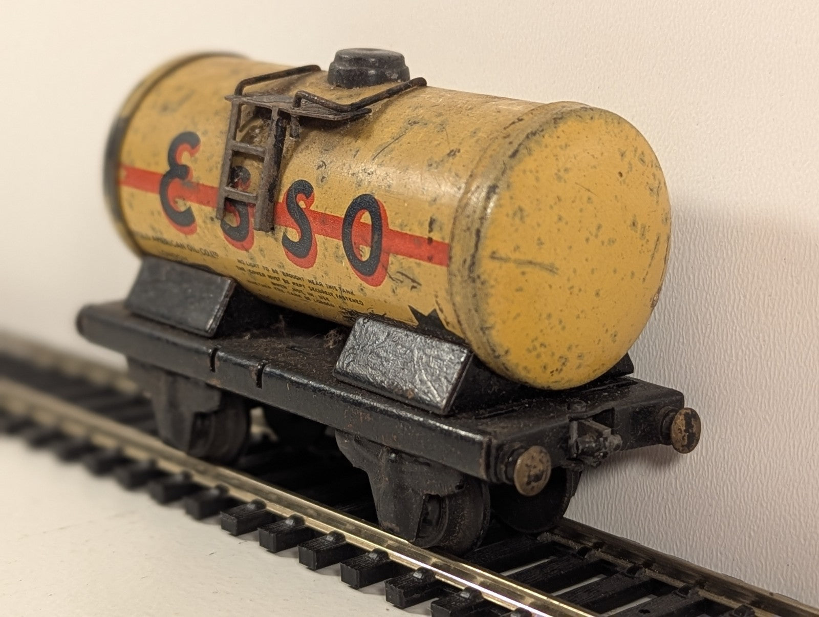 Trix TTR OO Gauge Tinplate ESSO Tank Wagon