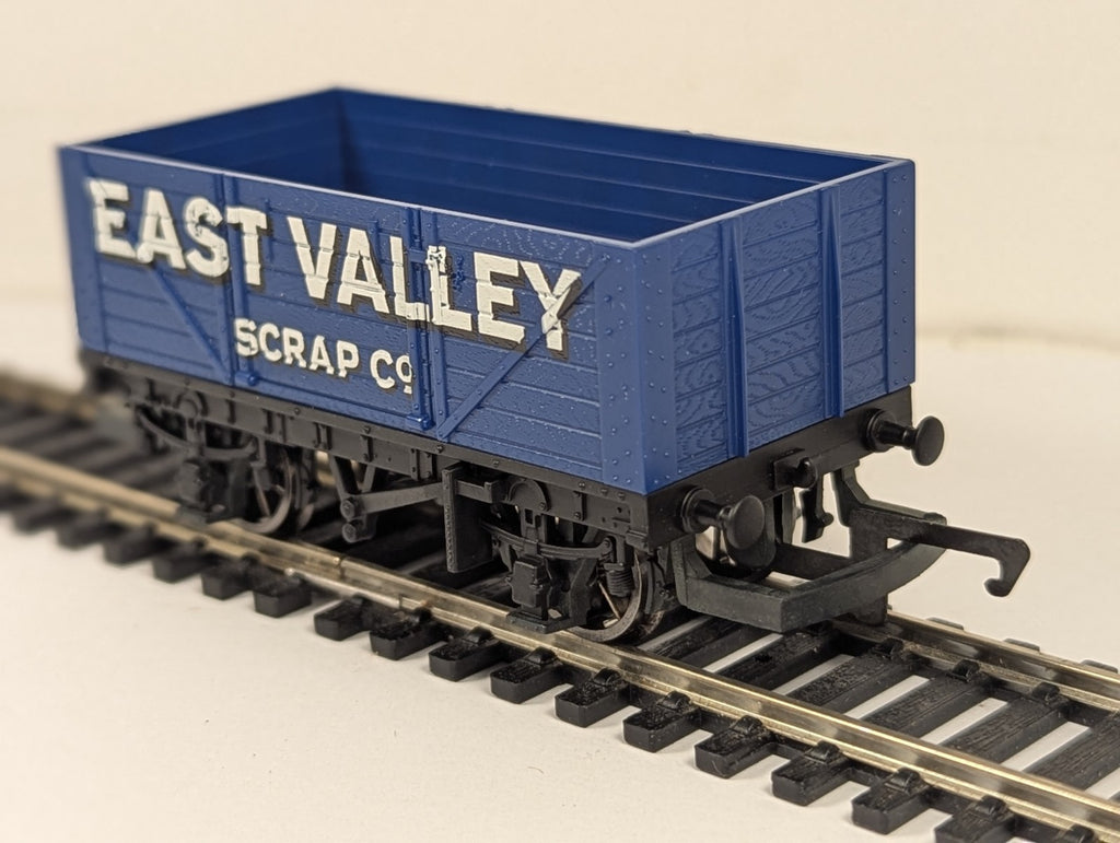 Hornb OO Gauge 7 Plank Open Wagon 'East Valley Scrap Co'