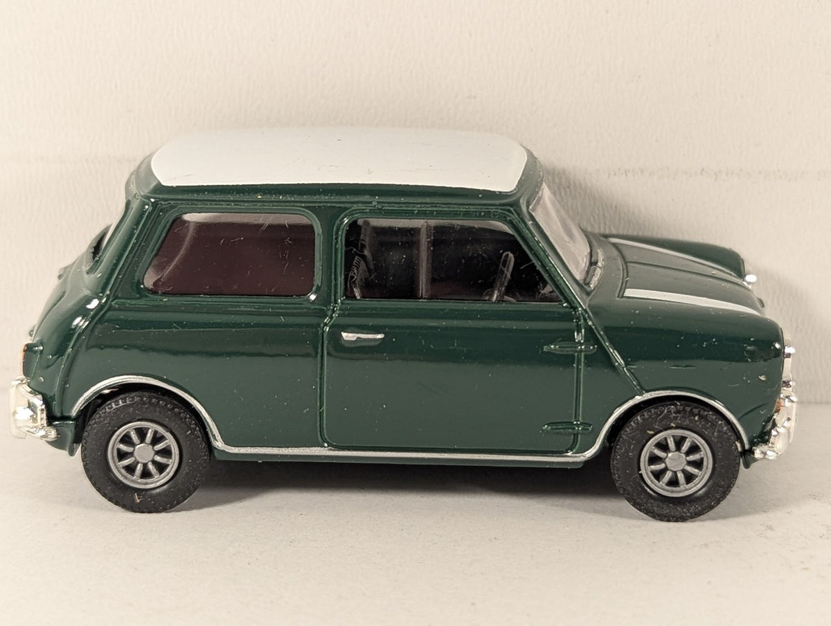 Vanguards 1:43 Morris Mini Cooper S Die-cast Car 484 RFC Green / White VA25002
