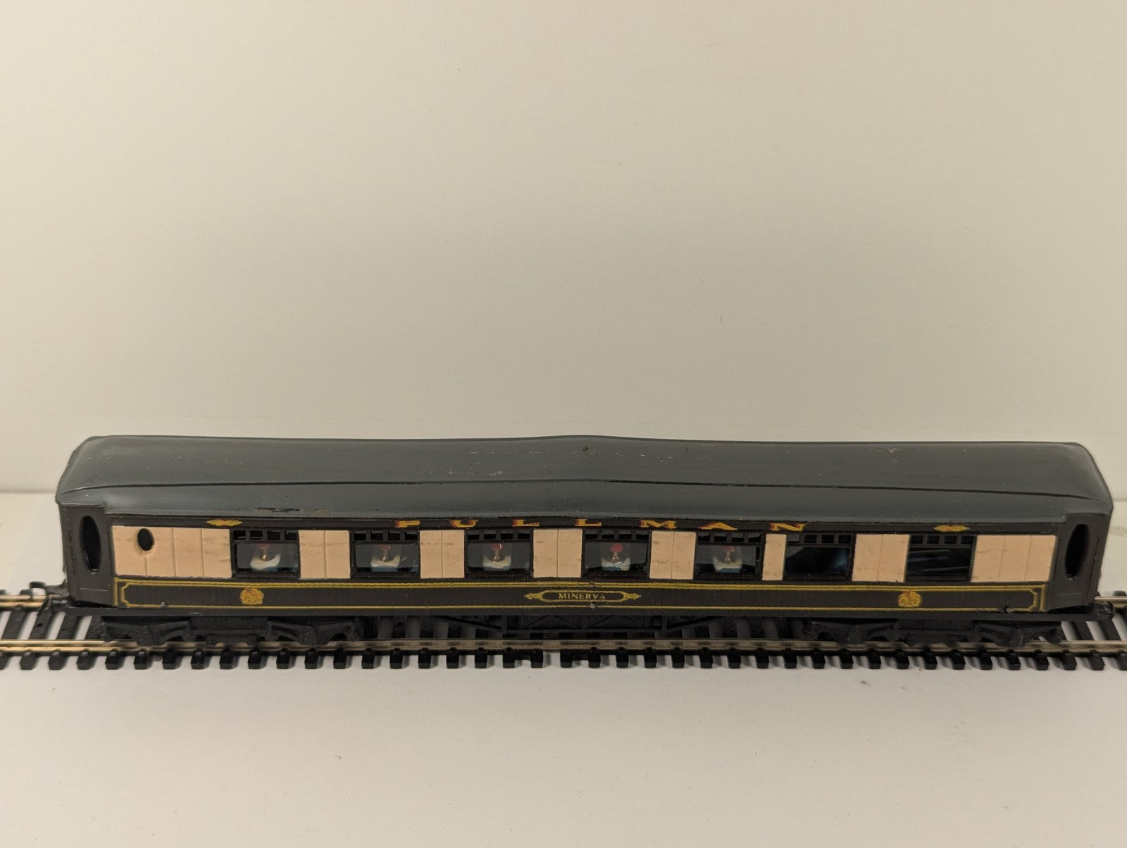 Graham Farish OO Gauge Pullman Parlour Coach Rosemary