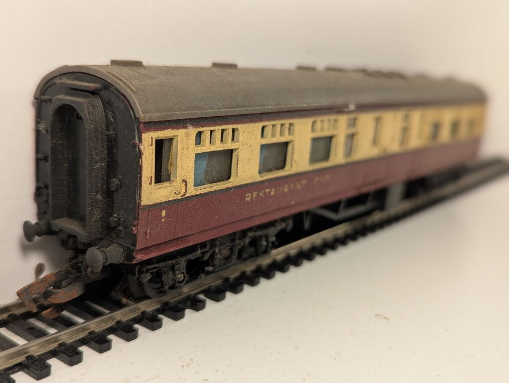 Tri-ang R224 BR Main Line Restaurant Car OO Gauge - Damaged Lettering