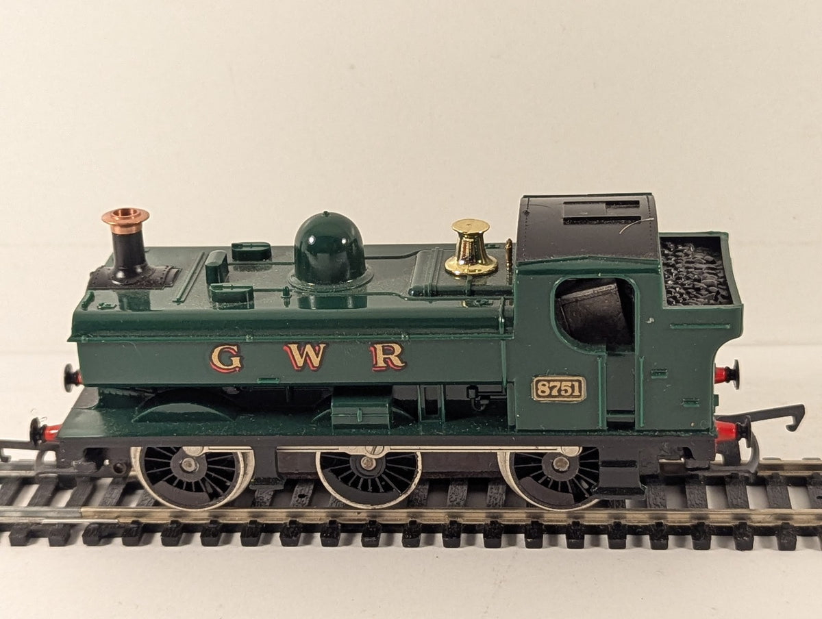 Hornby OO Gauge GWR 57xx Class Pannier Tank Locomotive 8751 GWR Green R.041