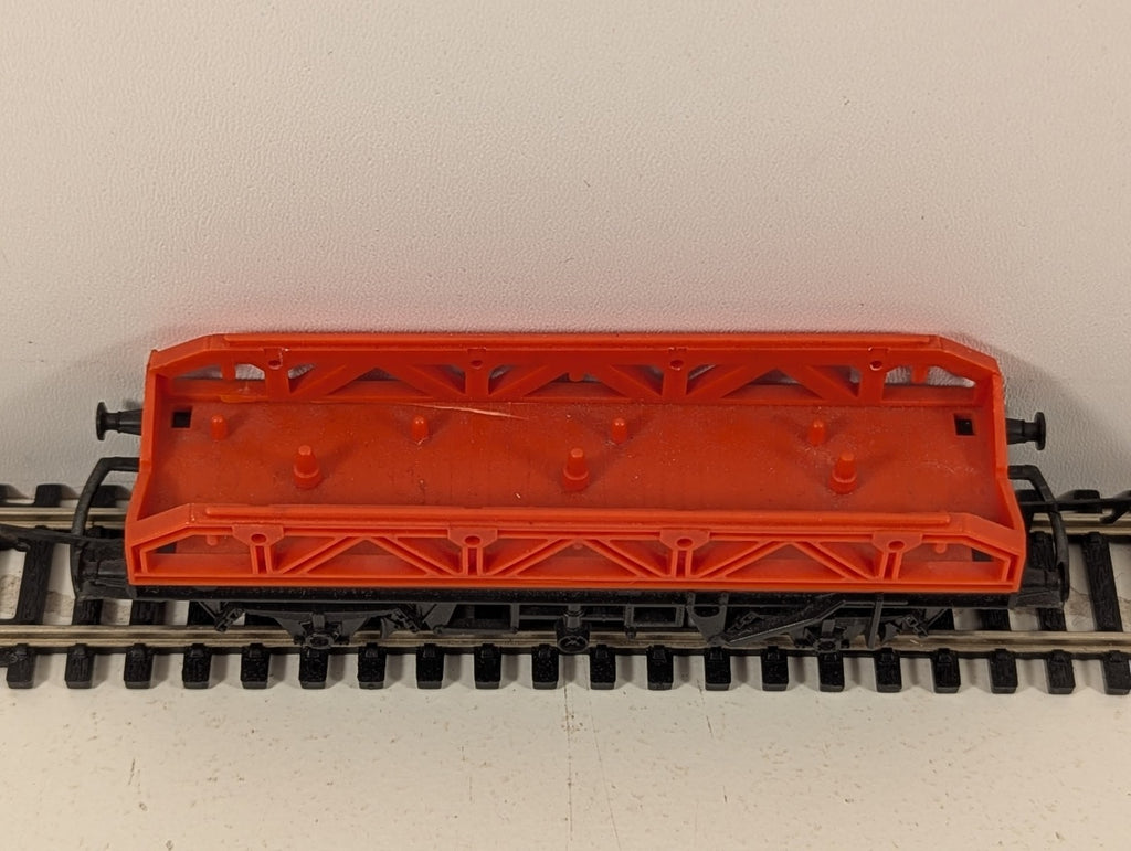 Hornby R224 OO Gauge Flat Wagon Missing Wheel Load