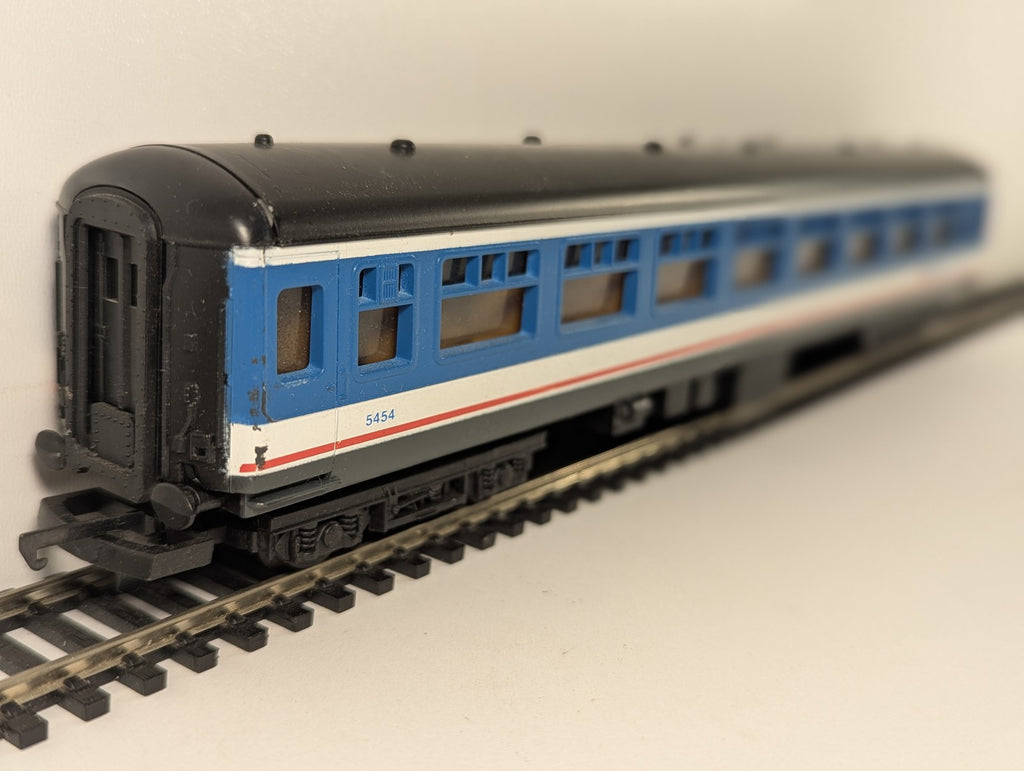 Lima OO Gauge BR Mk1 SK Corridor Second Passenger Coach 5454 Network SouthEast