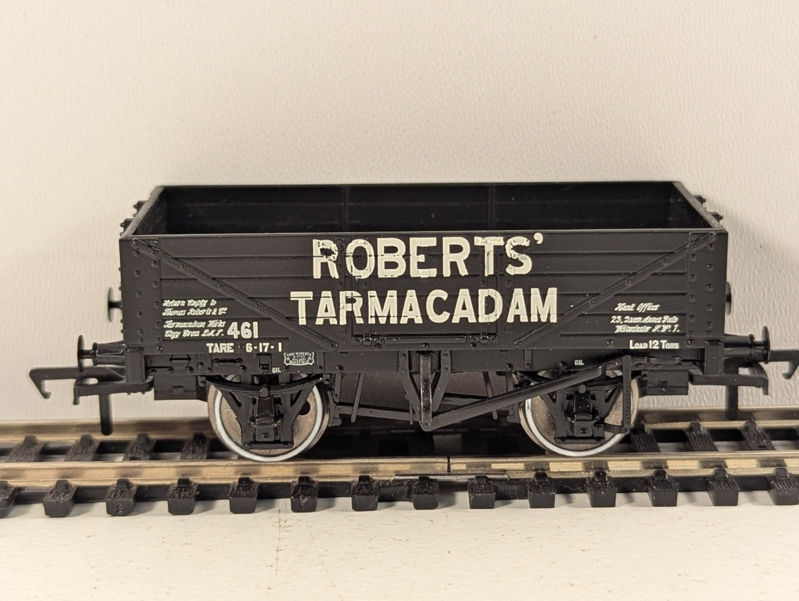 Bachmann Branchline 37-037 5 Plank Wagon “Roberts Tarmacadam”