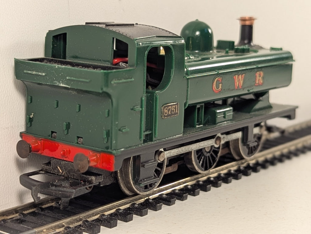 Hornby OO Gauge GWR 0-6-0T Pannier Tank Class 57xx Locomotive 8751 GWR Green