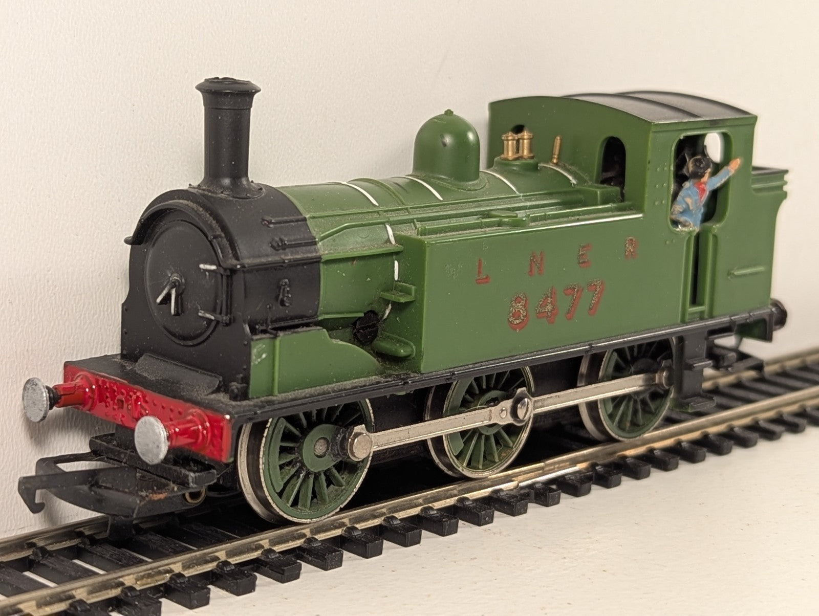 Hornby R2540 J83 Class Tank Locomotive LNER Lined Green