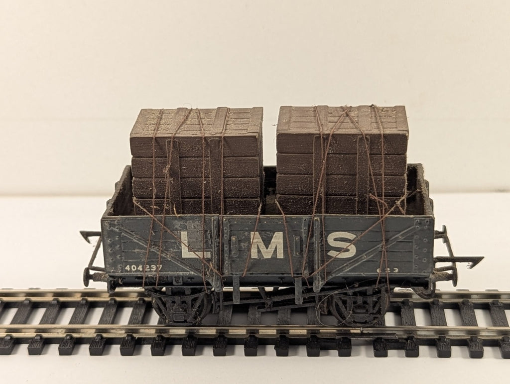 Kit Built OO Gauge LMS 5-Plank Open Wagon with Crate Load Goods Wagon