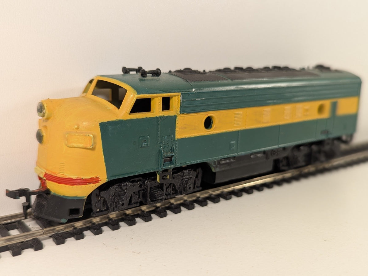 Athearn HO Scale Chicago & North Western EMD F7 Diesel Locomotive with Lights