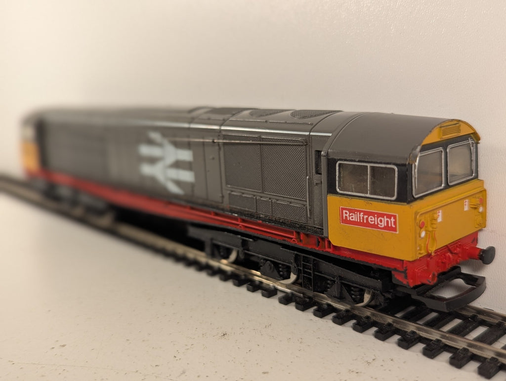 Hornby OO Gauge Class 58 Locomotive 58001 BR Railfreight Red Stripe R250