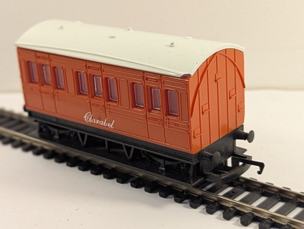 Hornby OO Gauge Thomas & Friends Clarabel Coach