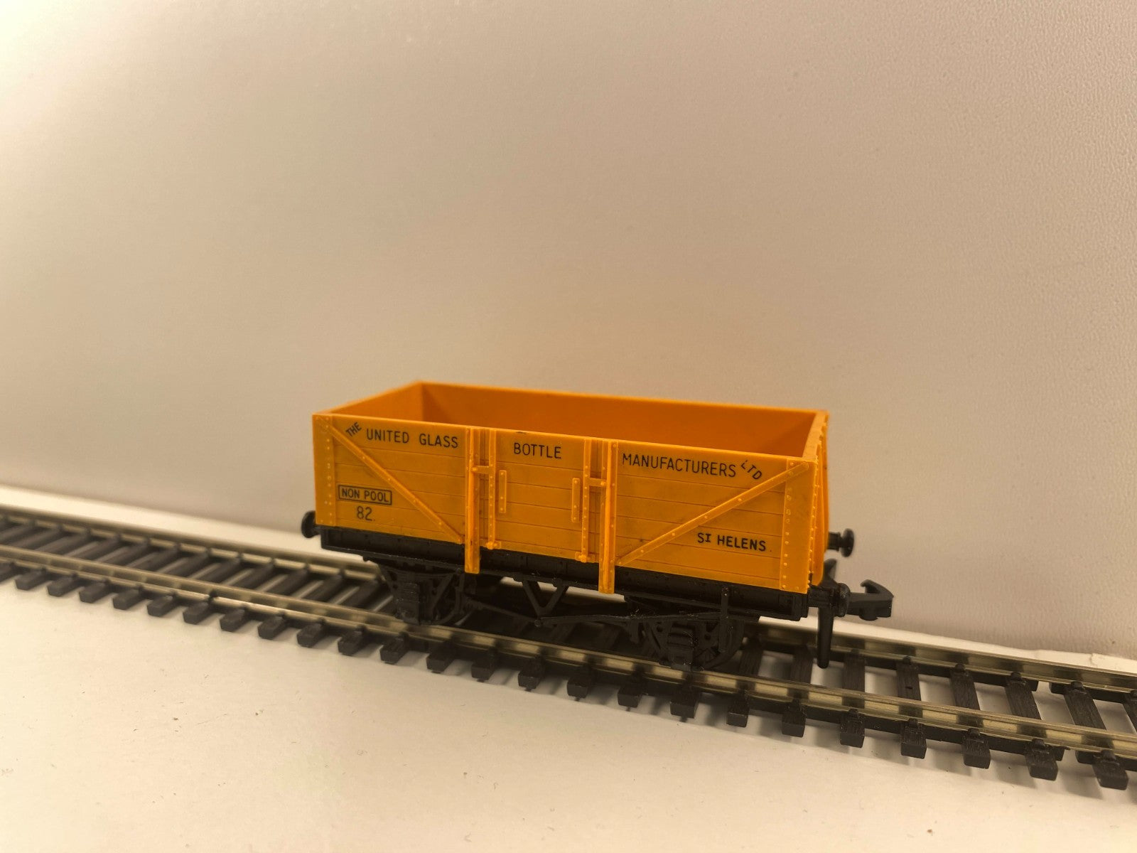 Hornby Dublo 5-Plank Open Wagon “United Glass Bottle Manufacturers” – St Helens