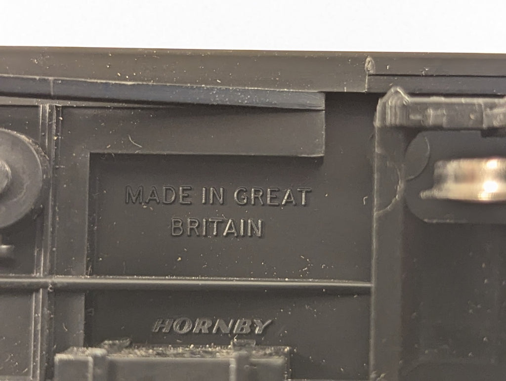 Hornby R478 OO Gauge LNER Teak Brake Composite Coach 4237