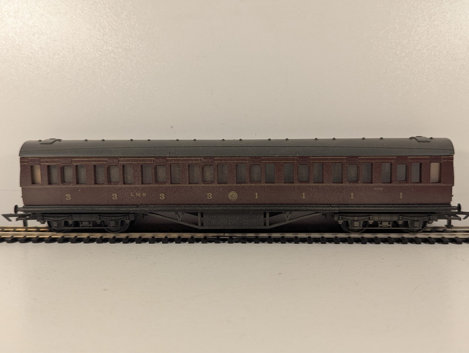 Hornby Railways R.936 LMS First & Third Composite Coach - Boxed (Wrong box)