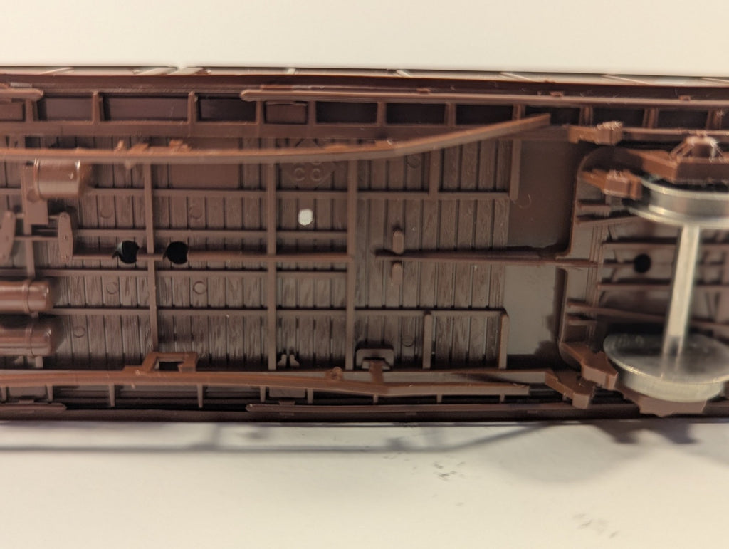 Roco H0 Sliding Wall Wagon DB Freight – Missing Buffers