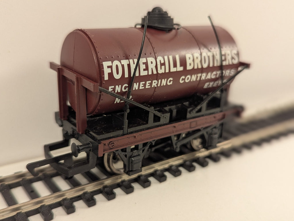 Hornby OO Gauge 12-Ton Tank Wagon – Fothergill Brothers Livery – Damaged