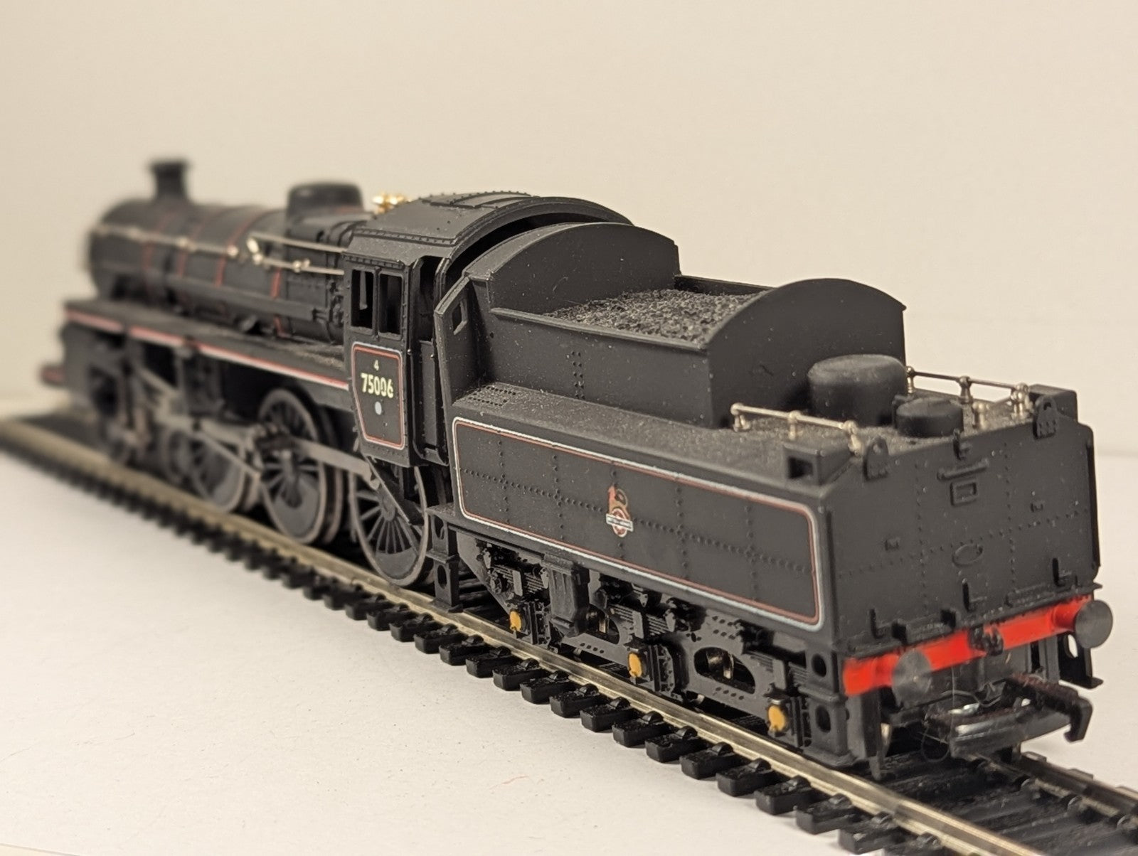 Mainline 37-052 OO Gauge BR Standard Class 4MT 4-6-0 Steam Locomotive