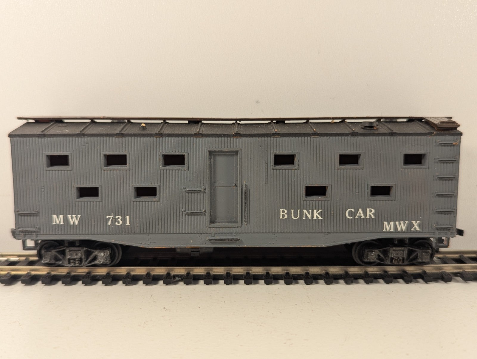 MDC Roundhouse HO Scale MOW Bunk Car MW 731 Grey