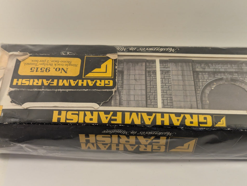 Graham Farish 9515 N Gauge Single Track Bridge & Tunnel Kit