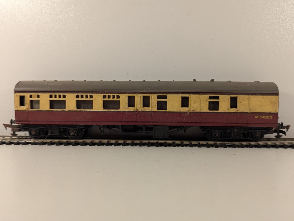 Tri-ang OO Gauge BR Mk1 Brake Second Corridor (BSK) Passenger Coach