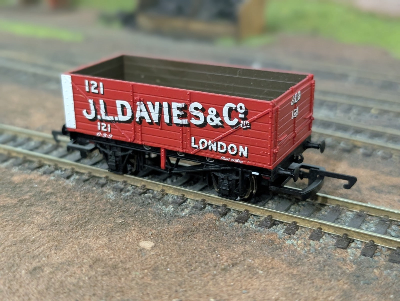 Hornby R1075 OO Gauge 7 Plank Wagon J L Davies