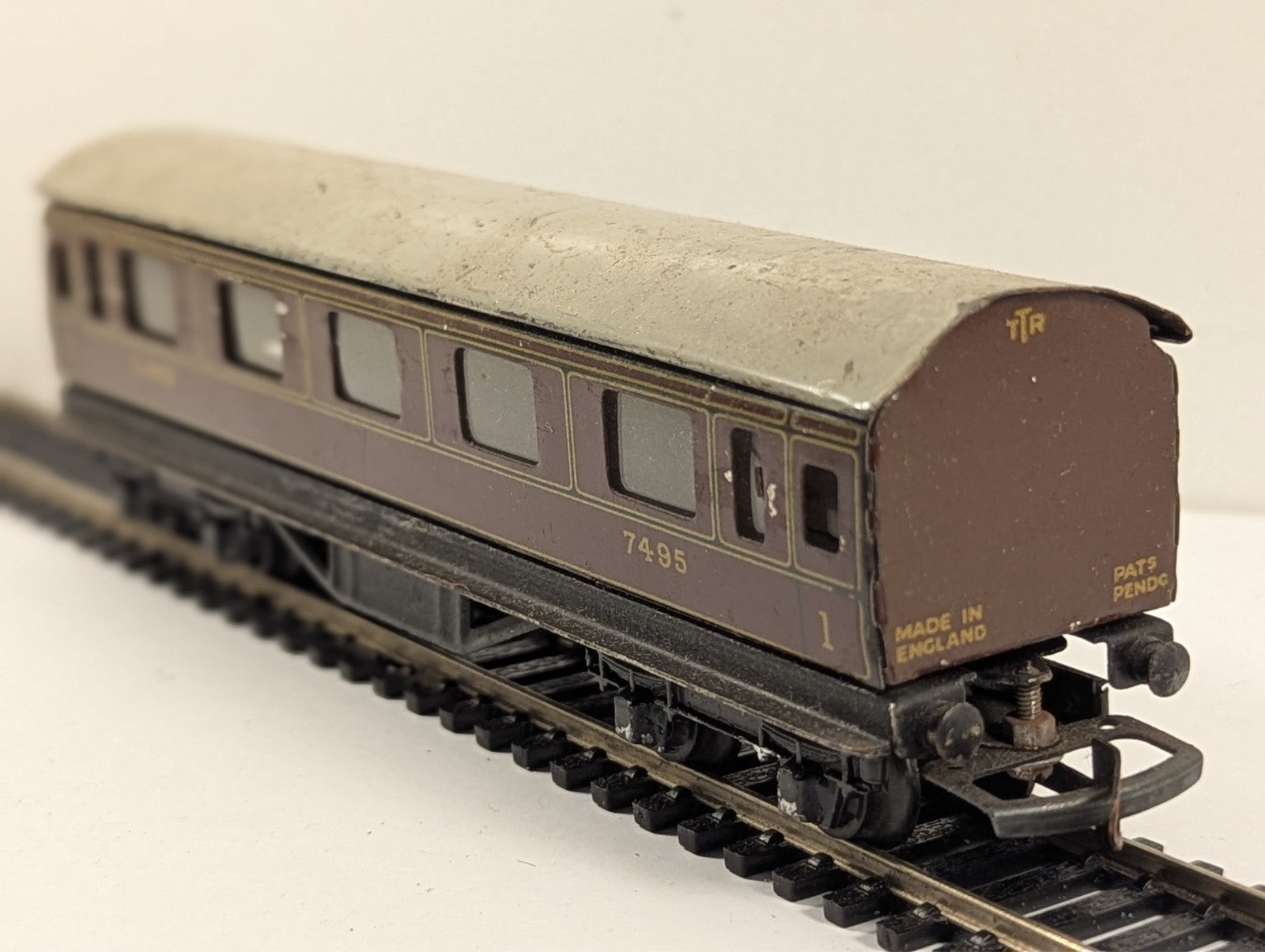 Trix OO Gauge LMS Tinplate 1st Class Composite Coach