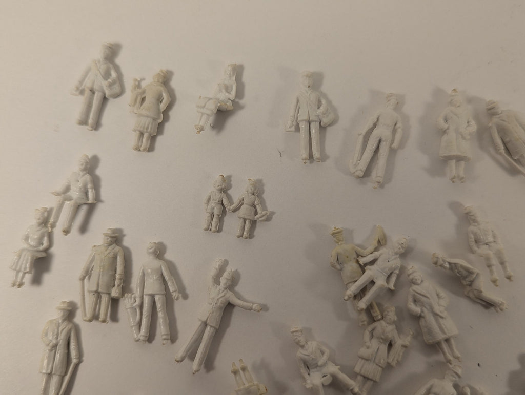 OO Gauge Unpainted Figures